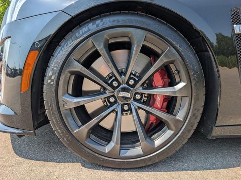 Used 2018 Cadillac CTS V w/ Luxury Package RWD image 10