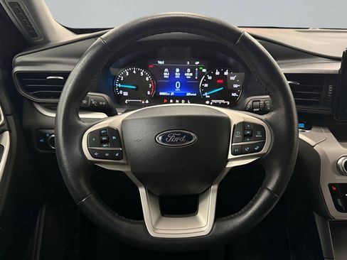 Used 2023 Ford Explorer XLT image 15