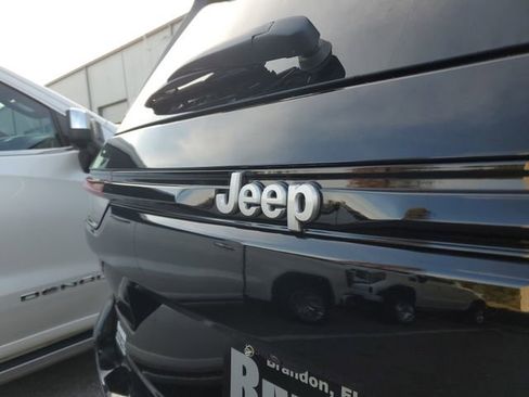 Used 2025 Jeep Grand Cherokee Limited image 6