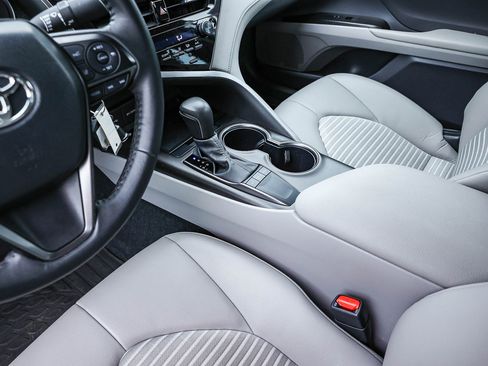 Used 2024 Toyota Camry SE image 24