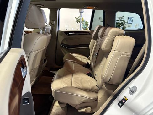 Used 2014 Mercedes-Benz GL 450 4MATIC image 12