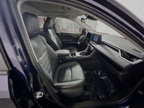 Used 2021 Toyota RAV4 XLE Premium AWD/4WD image 31
