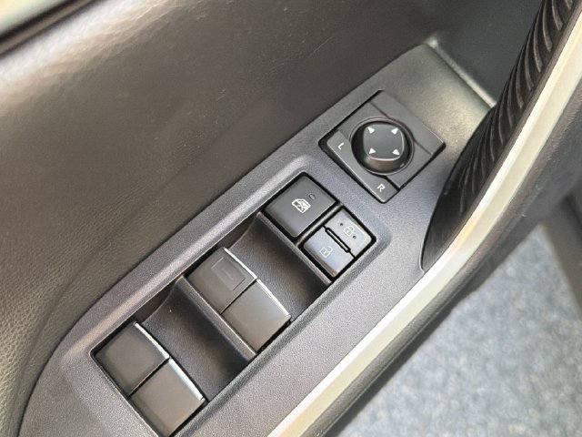 Used 2019 Toyota RAV4 Limited w/ Cold Weather Package AWD/4WD image 23