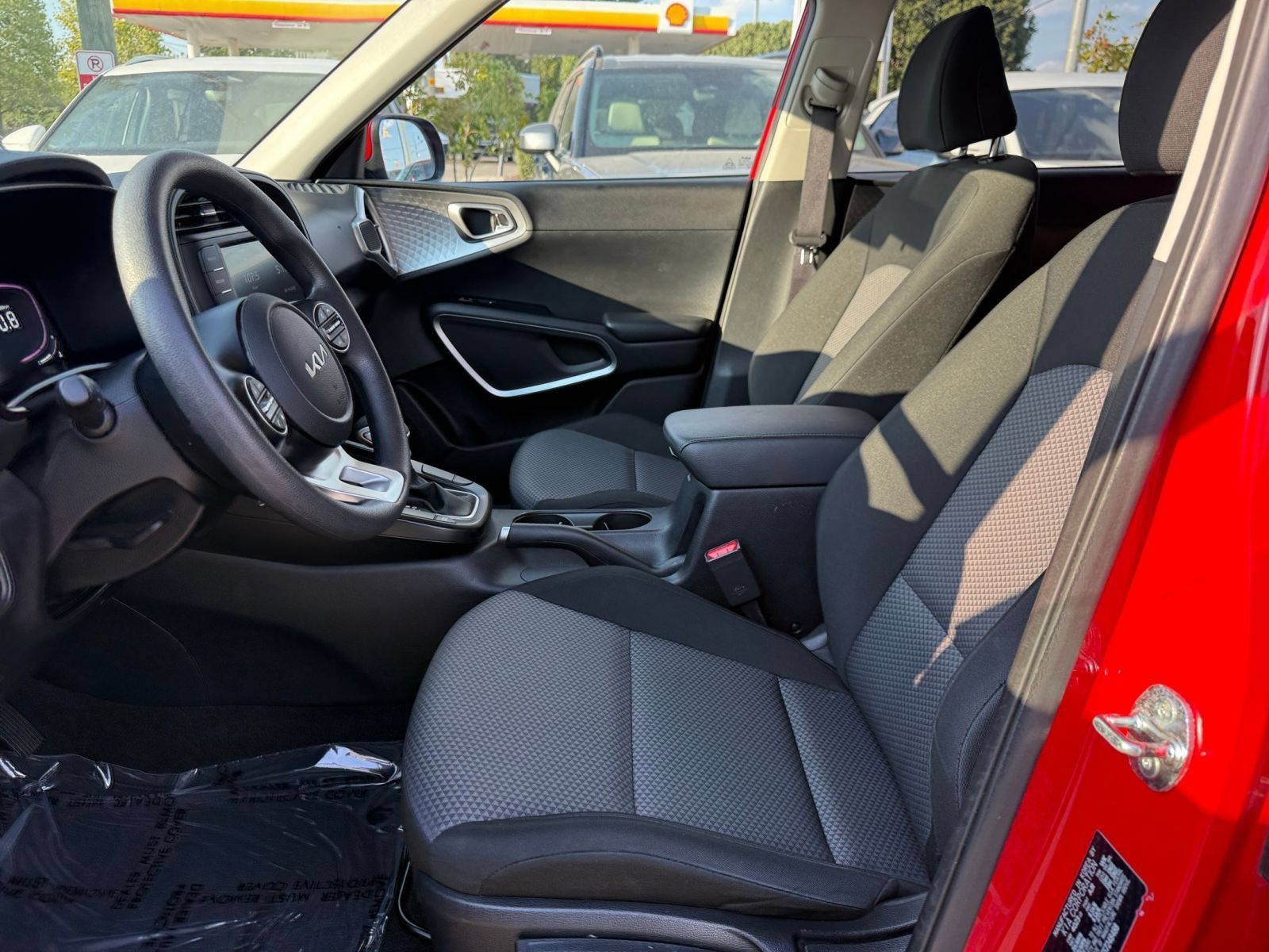 Used 2025 Kia Soul LX w/ LX Technology Package FWD image 24