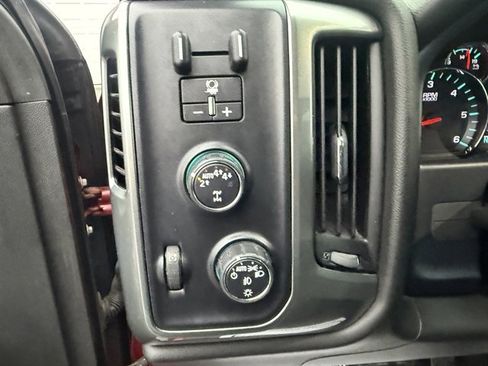 Used 2018 Chevrolet Silverado 1500 LT w/ All Star Edition image 28