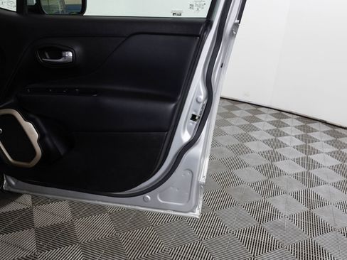 Used 2016 Jeep Renegade 75th Anniversary image 39