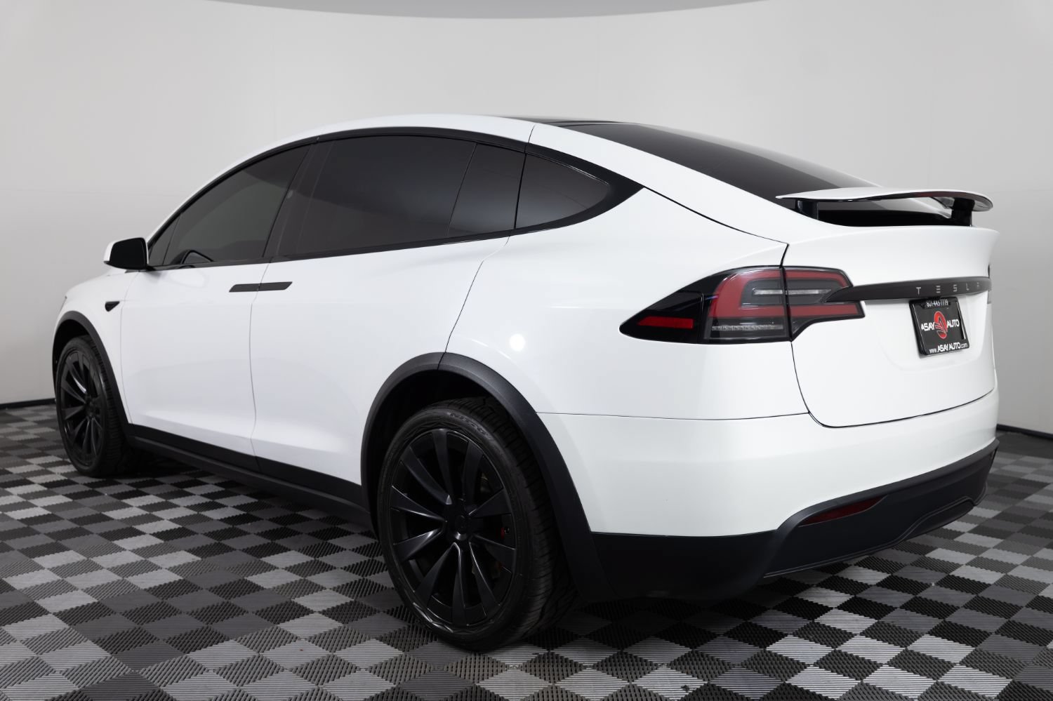 Used 2023 Tesla Model X AWD/4WD image 5