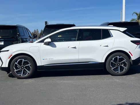 Used 2025 Chevrolet Equinox EV LT w/ Convenience Package image 8