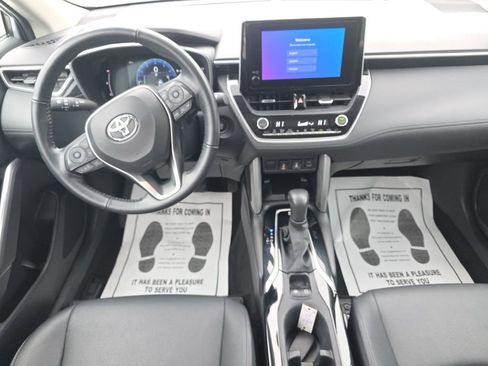 Certified 2024 Toyota Corolla Cross XLE image 20