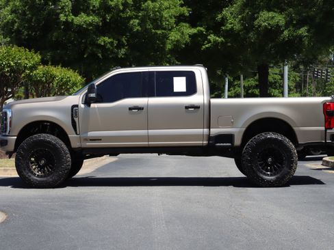 Used 2025 Ford F250 Platinum image 5
