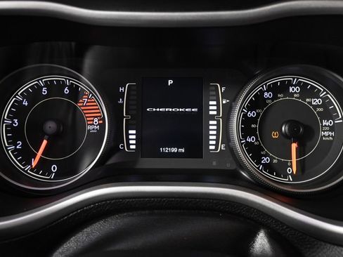 Used 2018 Jeep Cherokee Latitude Plus w/ Cold Weather Group image 25