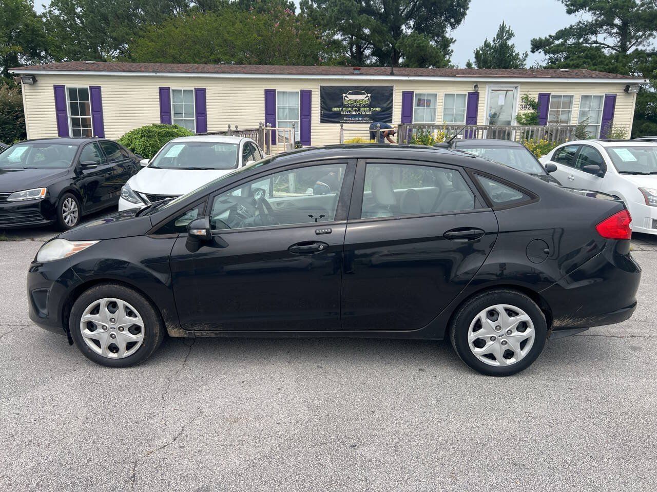 Used 2013 Ford Fiesta SE FWD image 9