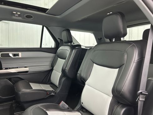 Used 2022 Ford Explorer XLT w/ Equipment Group 202A image 28