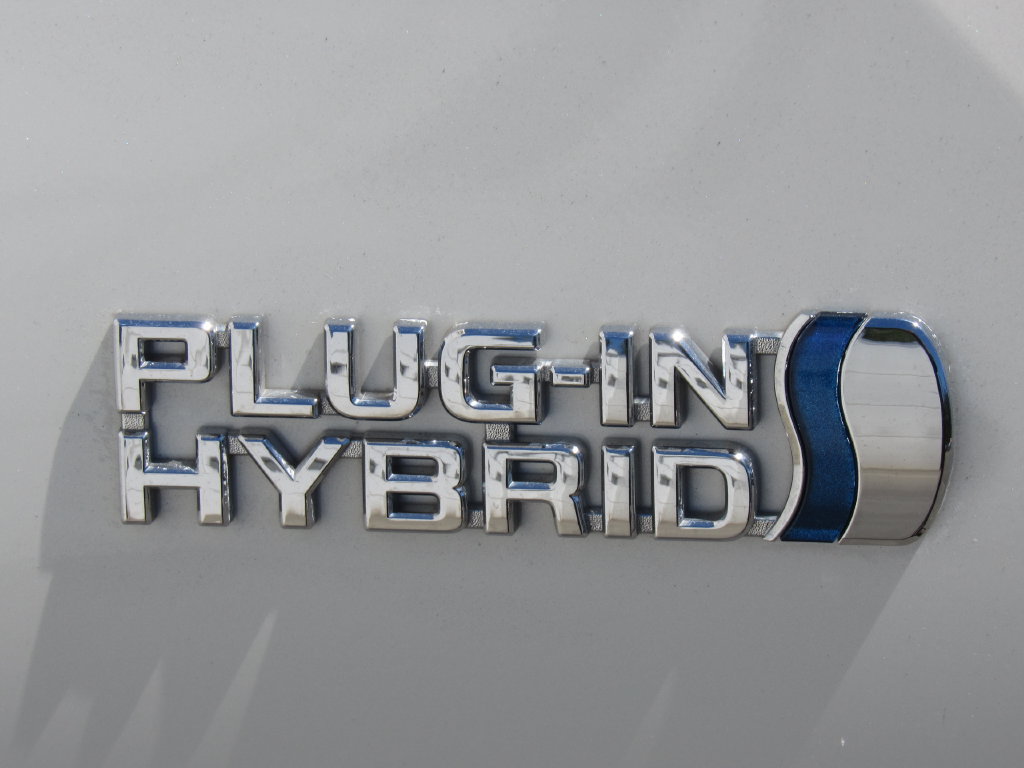 Certified 2019 Toyota Prius Prime Advanced w/ Carpet Mat Package FWD image 9