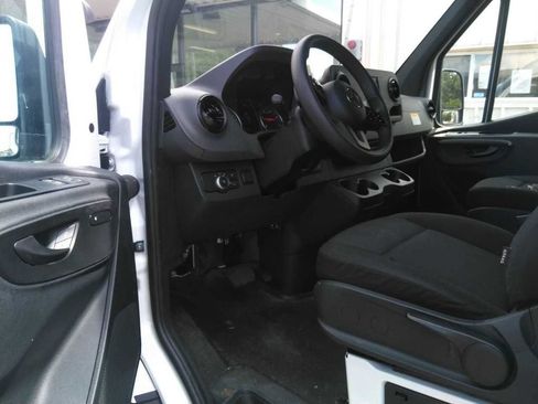 Used 2024 Mercedes-Benz Sprinter 2500 image 7