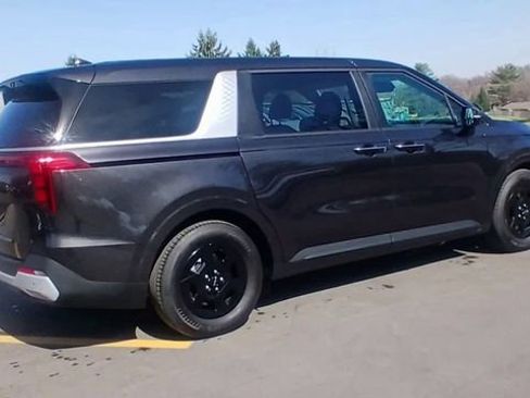 New 2026 Kia Carnival image 3