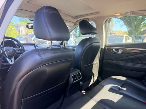 Used 2019 INFINITI Q50 Luxe w/ Essential Package (3.0T Luxe) AWD/4WD image 11