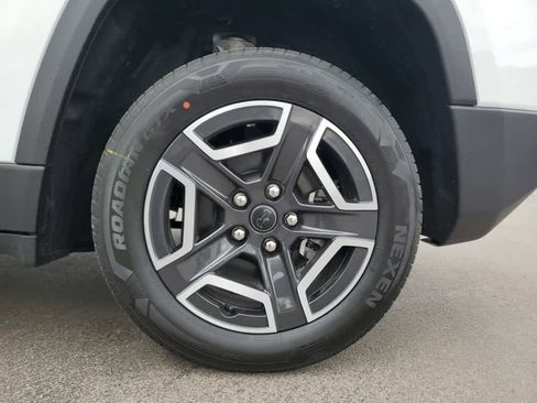 New 2026 Jeep Cherokee Laredo image 9