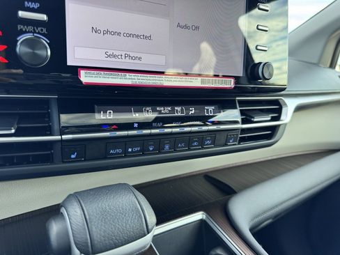 Used 2024 Toyota Sienna XLE image 12