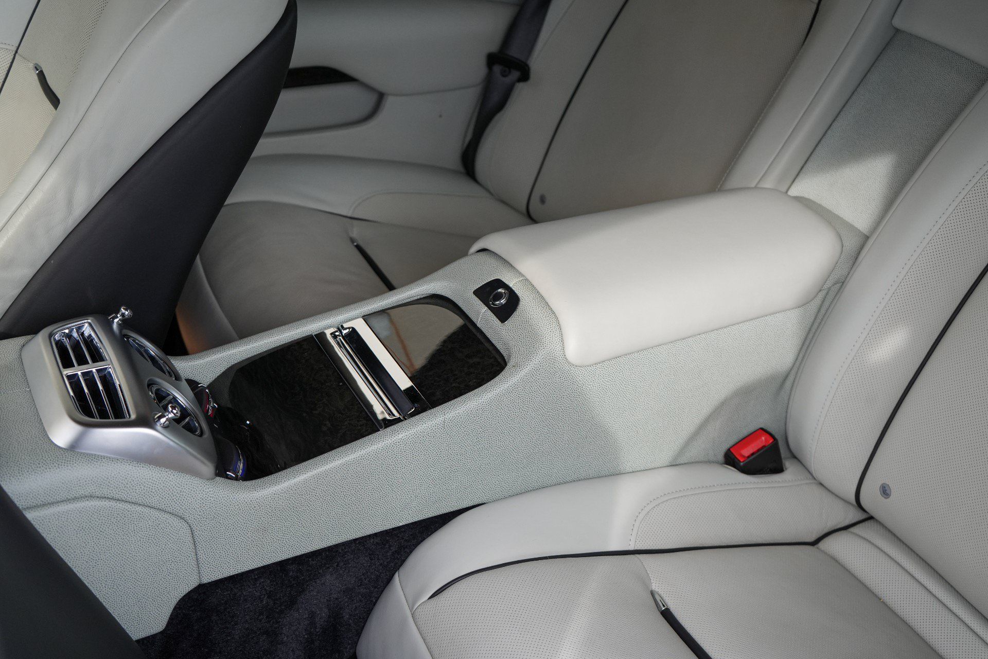 Used 2015 Rolls-Royce Wraith RWD image 18