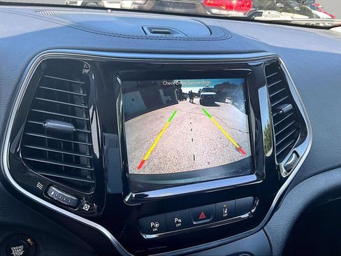 Used 2019 Jeep Cherokee Limited w/ Luxury Group AWD/4WD image 14