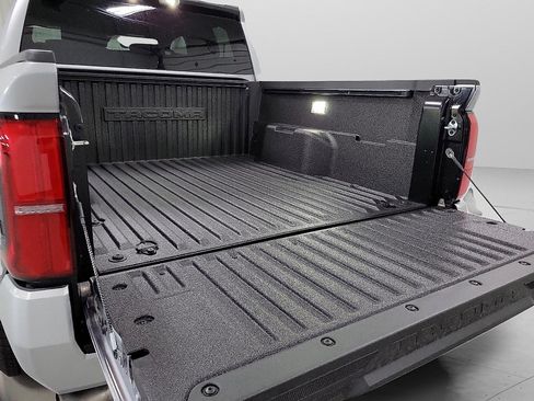 Used 2025 Toyota Tacoma SR5 AWD/4WD image 6
