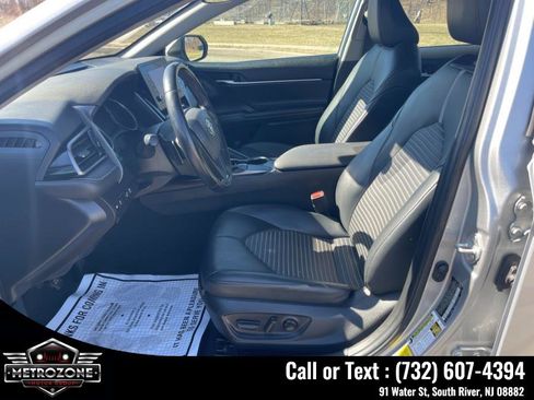 Used 2021 Toyota Camry SE FWD image 11