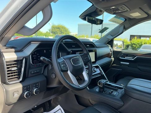 Used 2024 GMC Sierra 1500 Denali w/ Technology Package AWD/4WD image 9