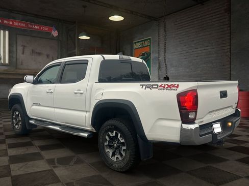Used 2019 Toyota Tacoma TRD Off-Road image 4