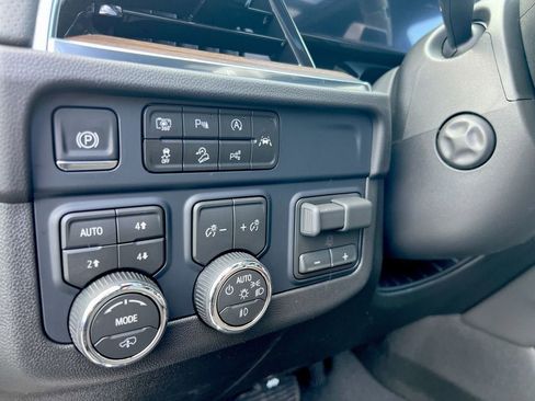 New 2026 Chevrolet Suburban High Country AWD/4WD image 16