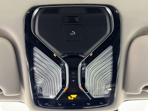 Used 2020 BMW 740i w/ Premium Package image 37