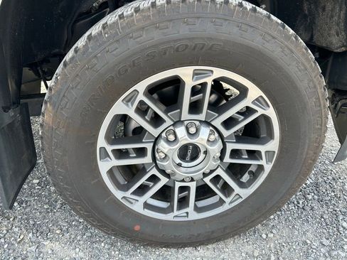 Used 2025 Ford F250 Platinum w/ Platinum Plus Package image 14