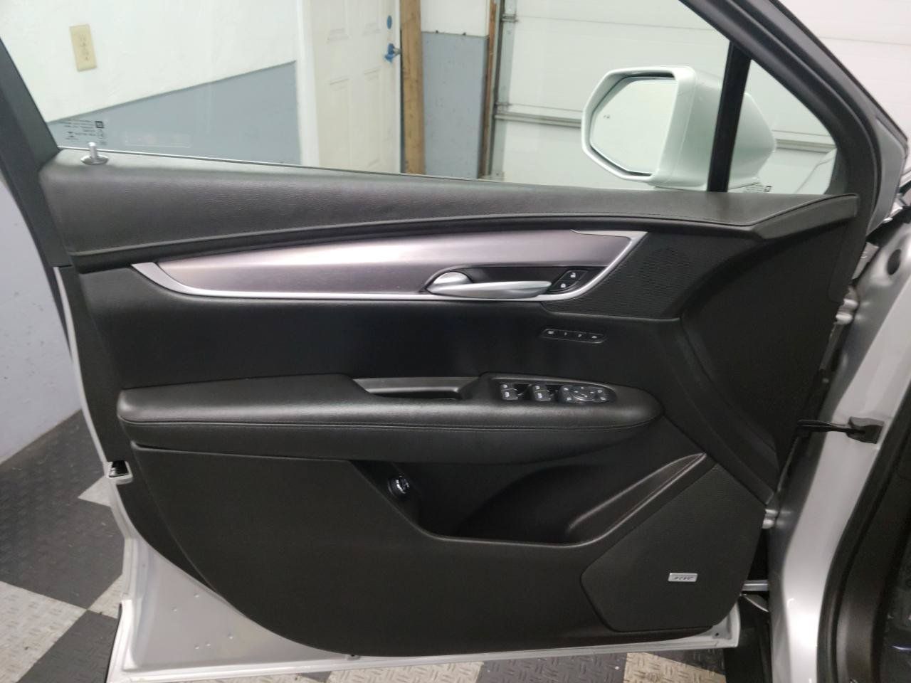 Used 2018 Cadillac XT5 Luxury w/ Driver Awareness Package AWD/4WD image 24