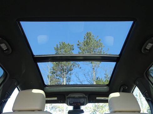 Used 2017 Cadillac XT5 Luxury image 3