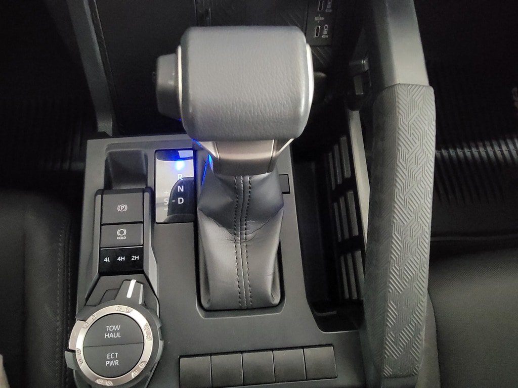 Certified 2024 Toyota Tacoma SR5 AWD/4WD image 16