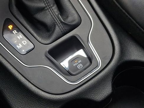 Used 2021 Jeep Cherokee Latitude Plus w/ Sun & Sound Group image 27