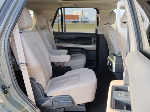 Used 2024 Ford Expedition Limited image 36