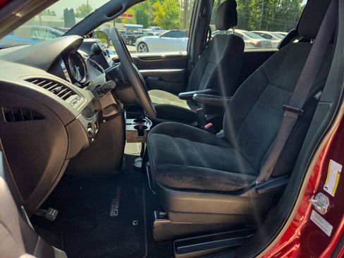 Used 2017 Dodge Grand Caravan SE FWD image 10