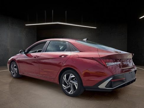 Used 2025 Hyundai Elantra Limited FWD image 5