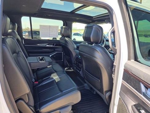 Used 2022 Jeep Wagoneer Series I w/ Premium Group I AWD/4WD image 14