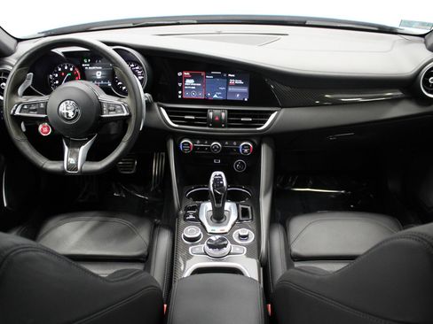 Used 2022 Alfa Romeo Giulia Quadrifoglio image 17