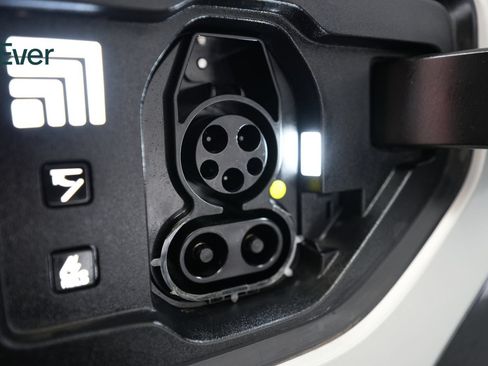 Used 2024 Kia EV9 Land AWD/4WD image 10
