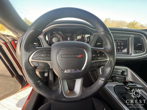 Used 2019 Dodge Challenger SXT w/ Blacktop Package image 11