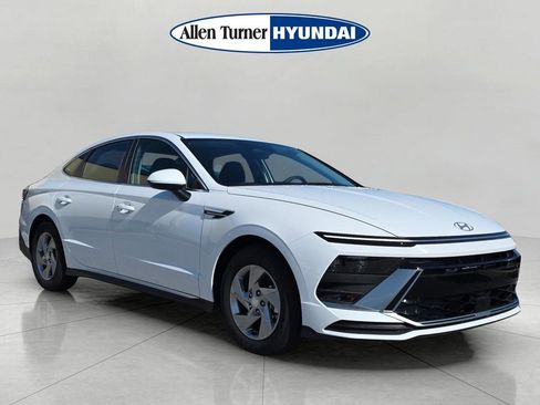 New 2026 Hyundai Sonata SE FWD image 2