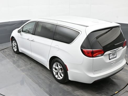 Used 2018 Chrysler Pacifica Touring Plus w/ Tire & Wheel Group image 31