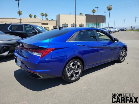 Used 2022 Hyundai Elantra SEL w/ Convenience + Premium Package FWD image 4