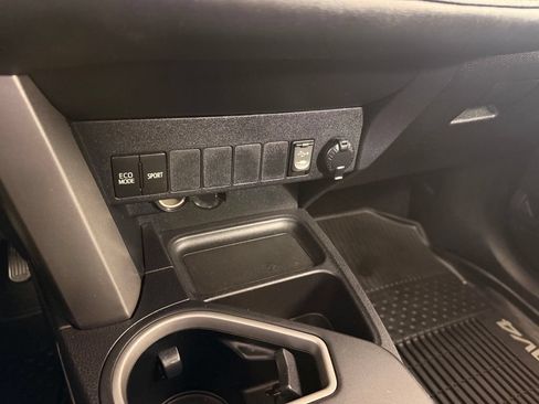 Used 2016 Toyota RAV4 XLE AWD/4WD image 34