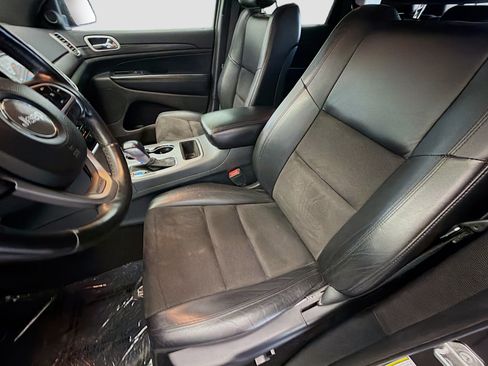 Used 2020 Jeep Grand Cherokee Altitude RWD image 11