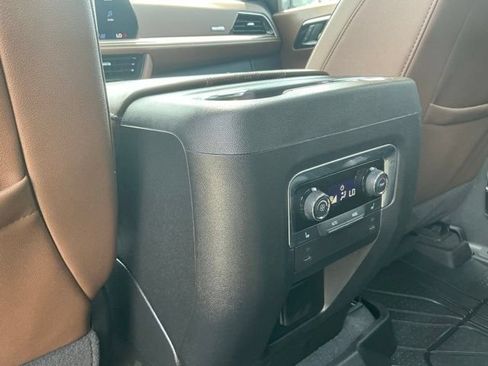 Used 2025 Chevrolet Suburban High Country AWD/4WD image 39