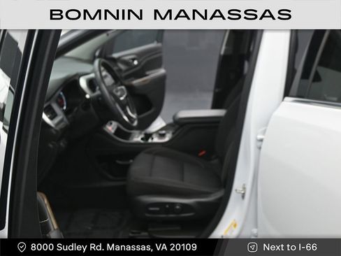 Used 2023 GMC Acadia SLE w/ Driver Convenience Package image 13